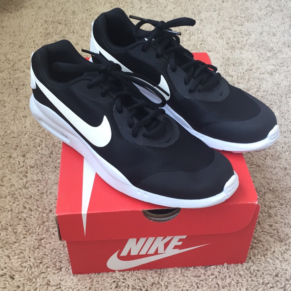 Boys Nike Air Max Oketo Size 7